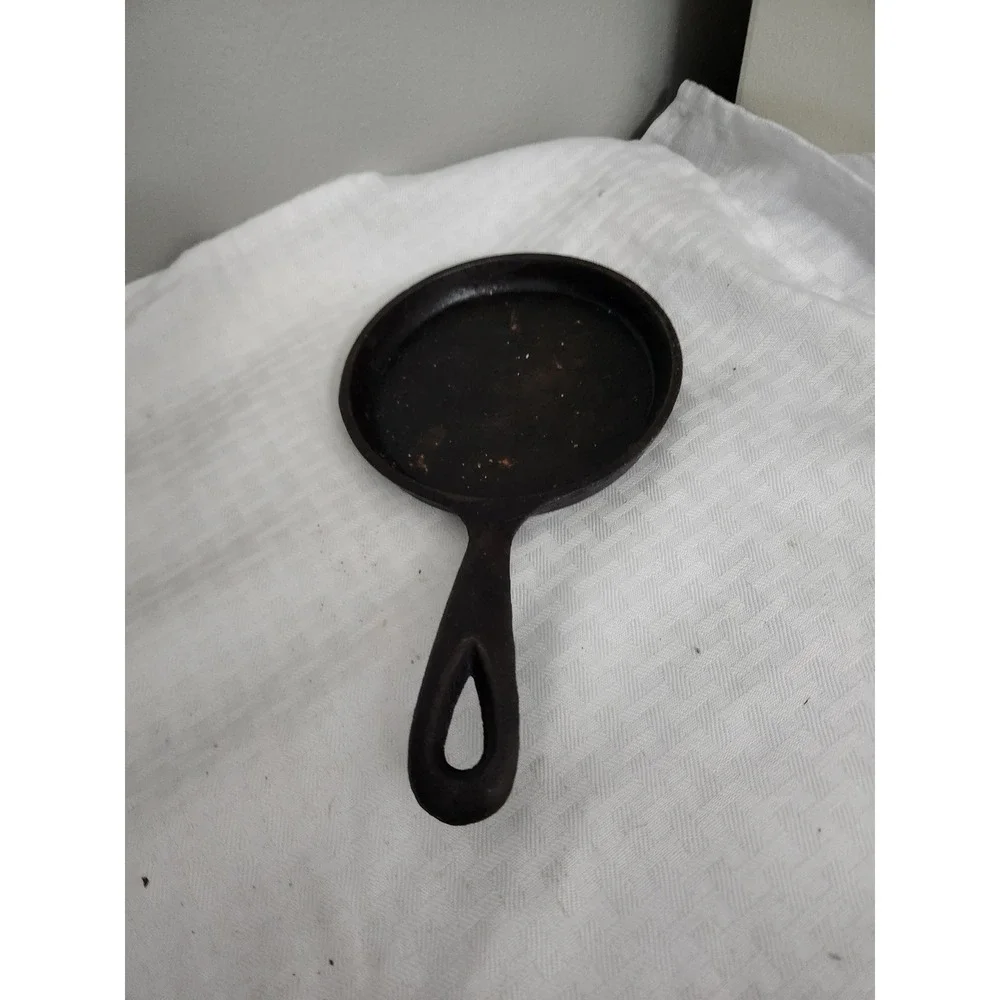 Vintage Miniature Cast Iron Skillet Small Decorative Frying Pan Spoon Rest Black